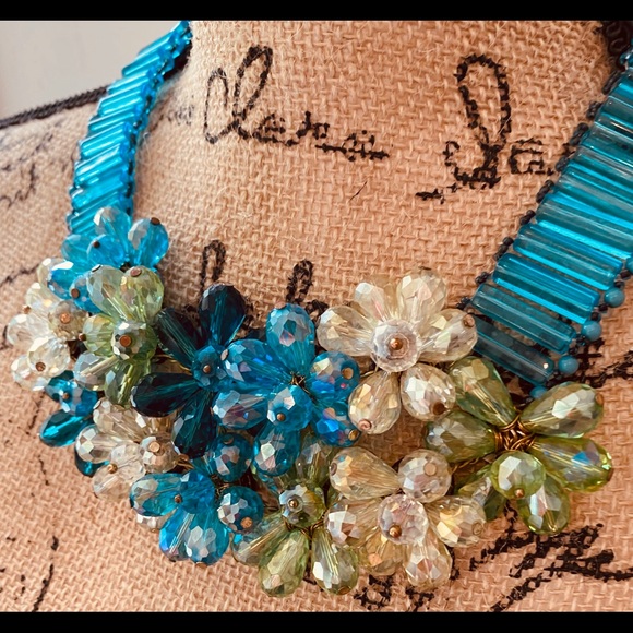 Amazing Blue & Green floral beaded shiny necklace - Picture 2 of 8